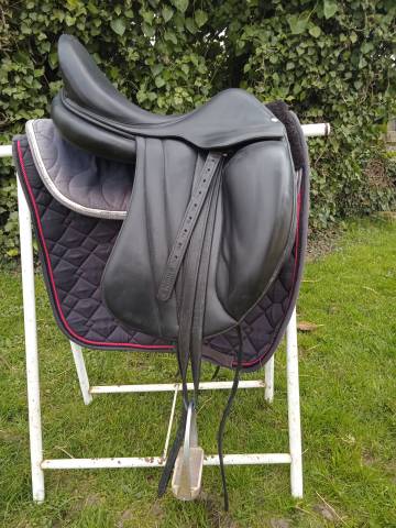 Selle dressage butet noire 17.5