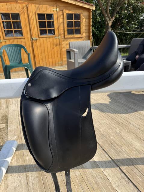 Selle de dressage équipe modèle emporio