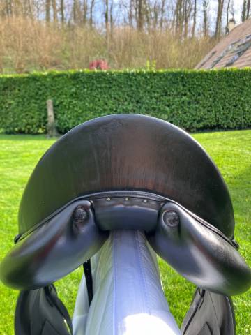 Selle aulion noir, première main de 2019, taille 17,5