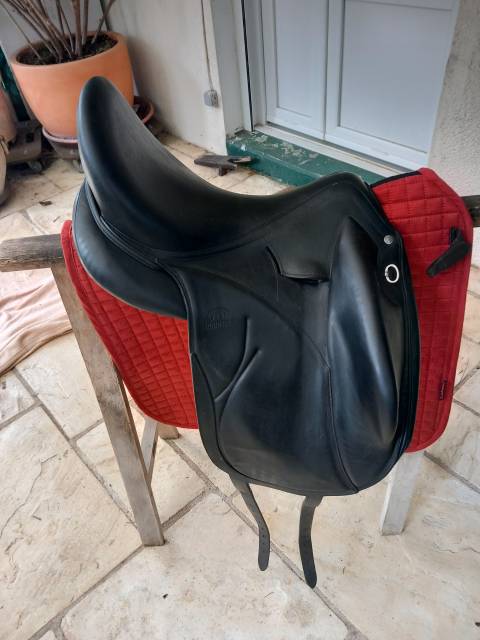 Selle dressage devoucoux makila lab 17.5'