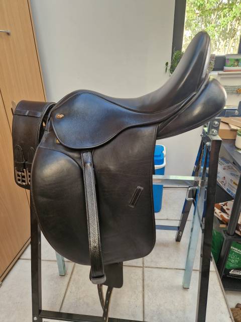 Selle dressage noire eric thomas aix 17