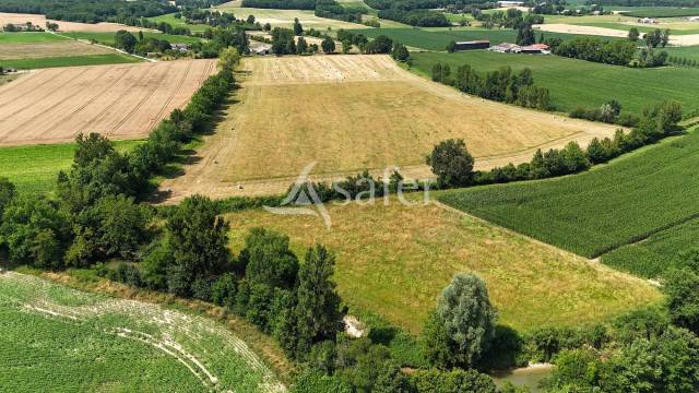Petite exploitation à vocation polyculture-elevage avec local t