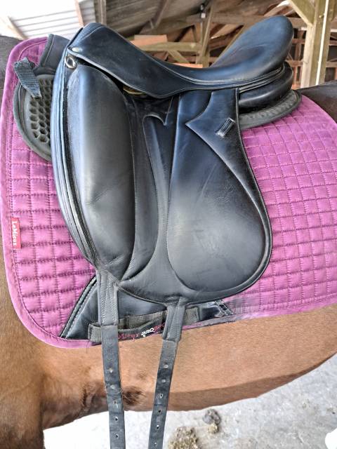 Selle de dressage devoucoux makila s