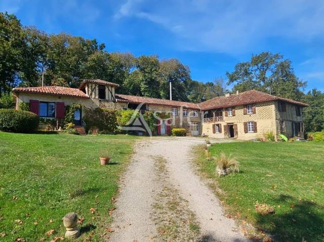 Corps de ferme fin xviii siècle sur près de 12 ha d'un seul te