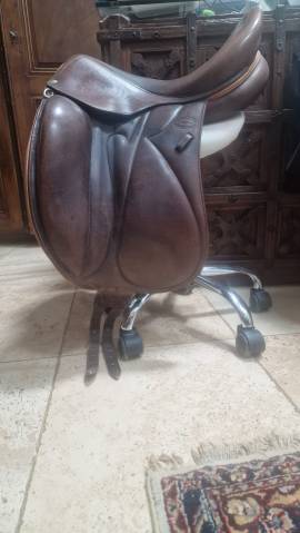 Selle dressage devoucoux makila 17,5 coul. havane