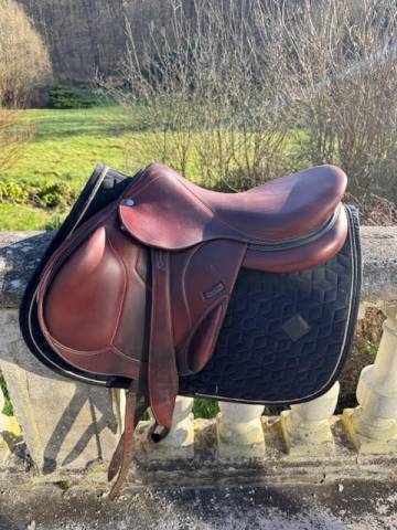Urgent - cavalier vend selle devoucoux chiberta o