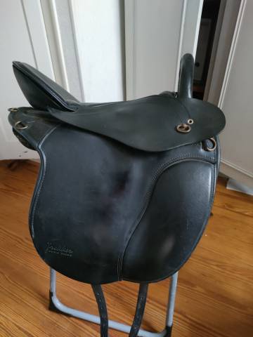 Selle trekker cuir avec sa  sangle cuir 50 cm