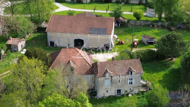 Propriété bâtie sur 22ha proche ribérac