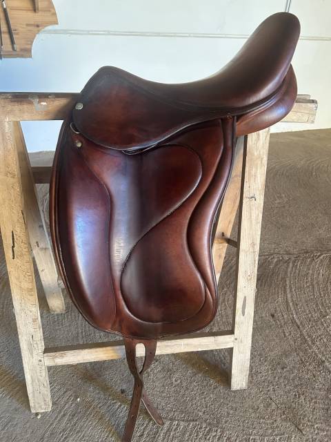Belloir saumur dressage 17,5” marron