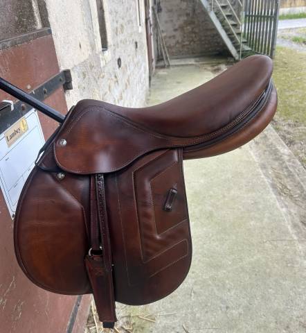 Selle renaissance siège plat 18 pouces 