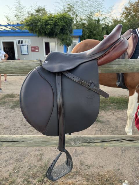 Selle cwd taille 17,5 excellent état 