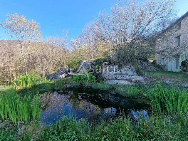 Mas en pierre tout confort au coeur de la nature dans les pyrén