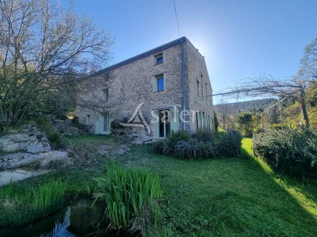 Mas en pierre tout confort au coeur de la nature dans les pyrén