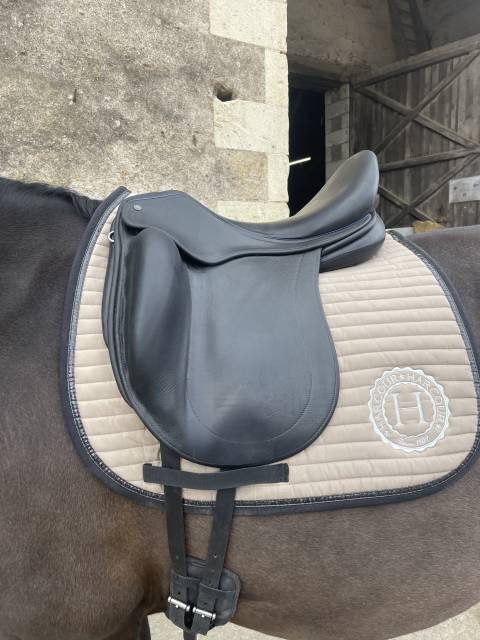 Selle de dressage childeric dhe 