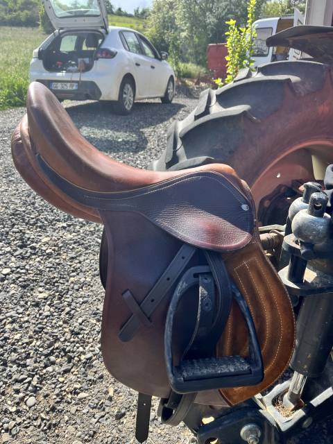 Selle cuir marron 17 ´´