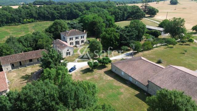 Très jolie propriété en pierre touristique et agricole