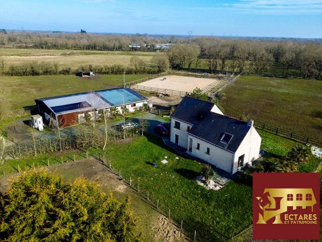 Maison 170 m2, 4 hectares et dépendances