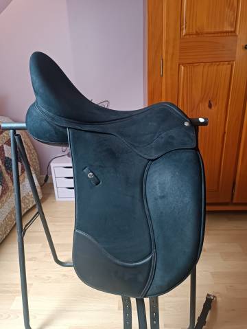 Wintec dressage icon