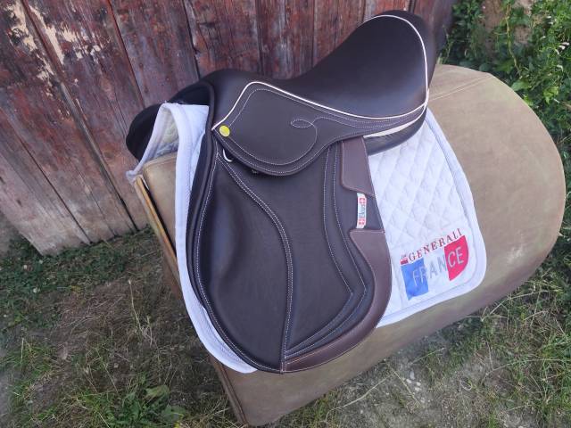 Selle ekus f4 état neuf - 17