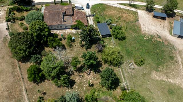 A la roche chalais, sur 11 hect, propriété équestre