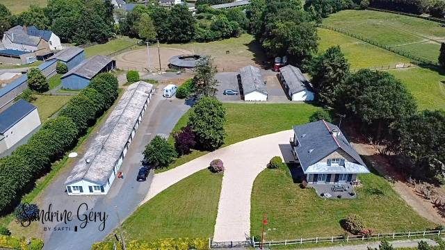 Ecurie 40 boxes 13000m²senonnes 53390