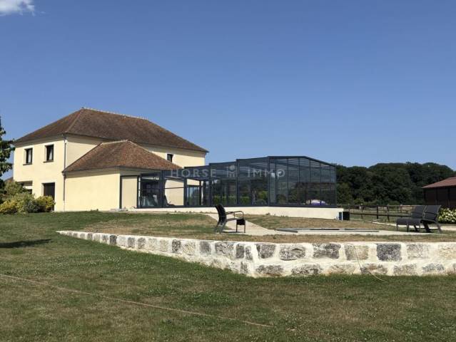 écurie d'exception avec maison contemporaine et piscine - ?