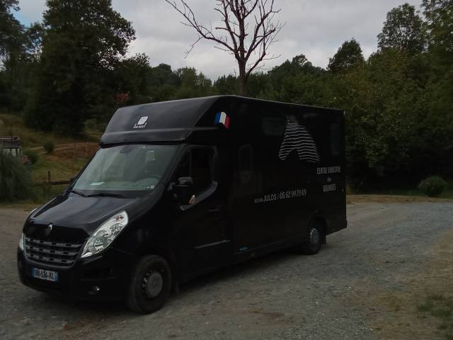 Camion de chevaux theault