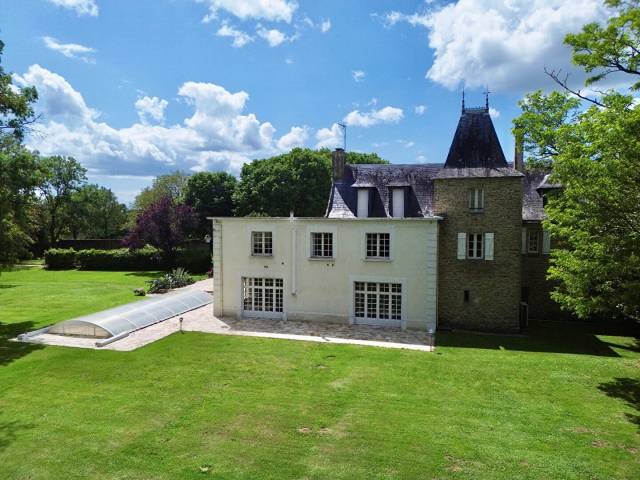 Maison herbignac 10 pièce(s) 360 m2 18 hectares.