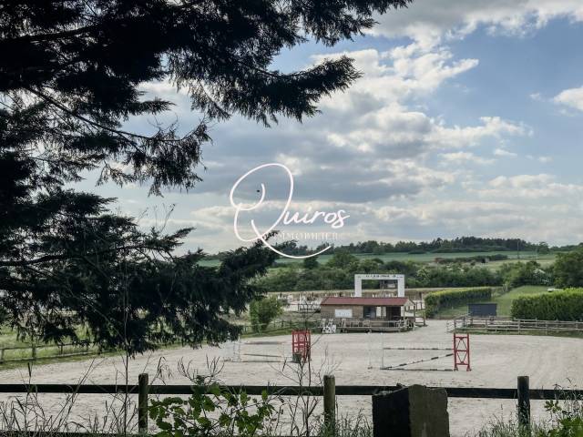 Centre équestre, écurie de propriétaires, organisation de con