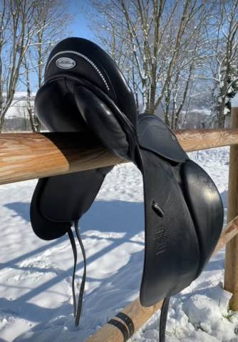 Selle de dressage stubben genesis 17,5’’ 32 cm