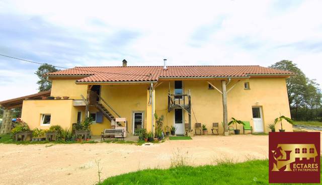 Maison rénovée 6 hectares attenants