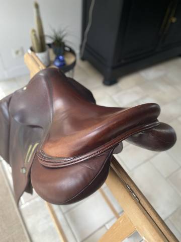 Selle devoucoux oméga, taille 17,5