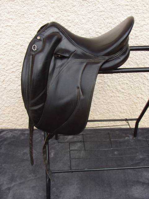 Selle dressage devoucoux mendia 17' petit prix 