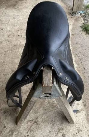 Selle dressage devoucoux mendia 18’