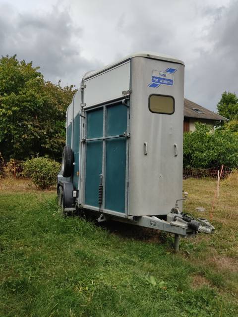Van ifor william 2 places