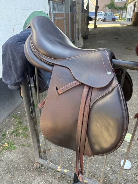 Selle jump’in à vendre taille 17