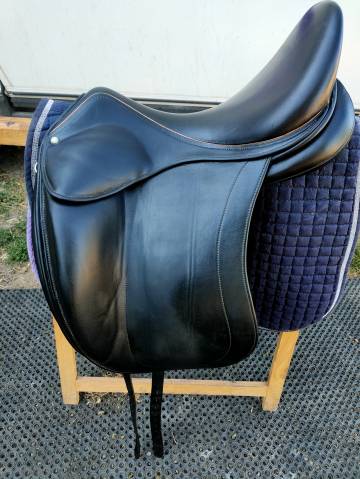 Selle de dressage childeric dsg 18 pouces 2008