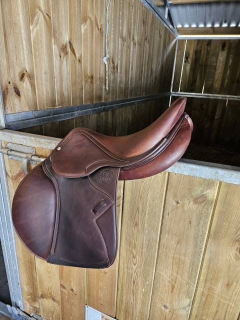 Selle cuir 17,5