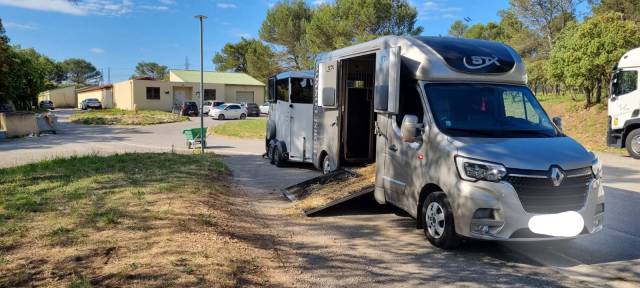 à vendre — matériel professionnel de transport équin