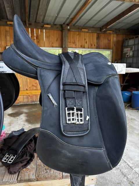 Selle dressage wintec pro 17 pouce 