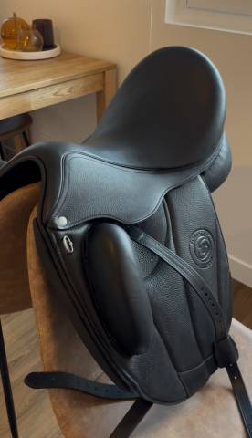 Selle forestier aachen dressage 16,5 noire