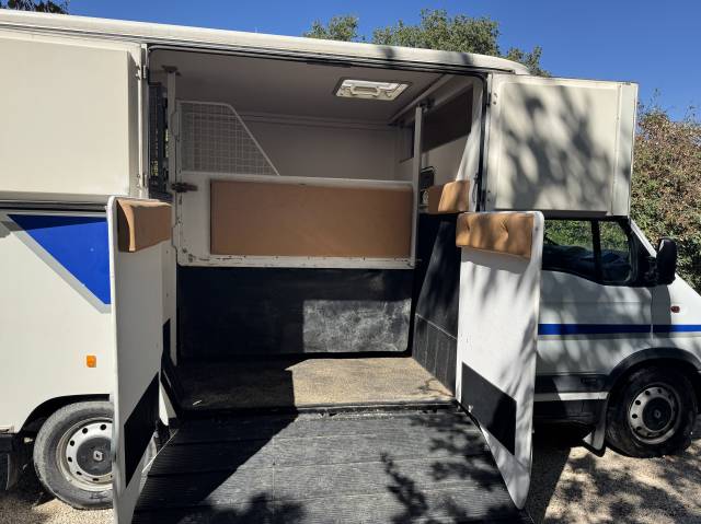 Renault master van barbot