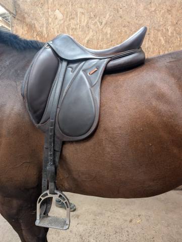 Selle de dressage devoucoux makila s