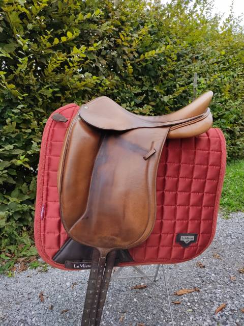 Selle de dressage devoucoux