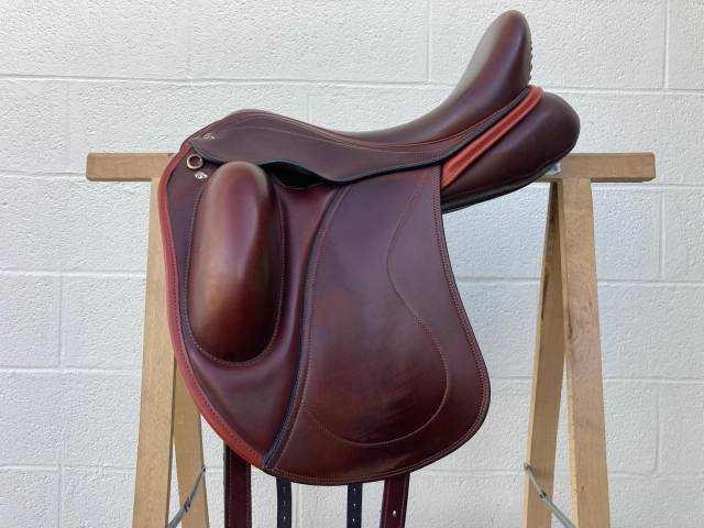 Selle de dressage 16.5