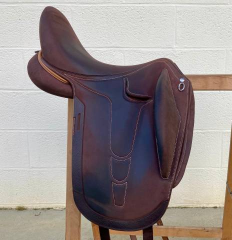 Selle de dressage 17.5 devoucoux