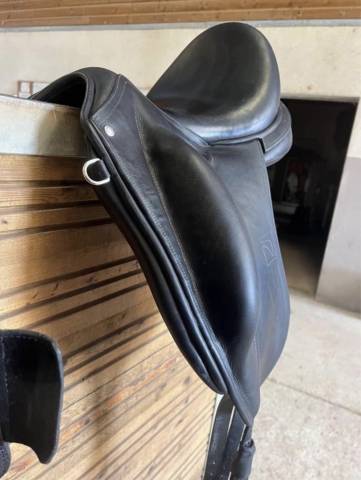 Selle de dressage childéric dpl 17’5 pouces