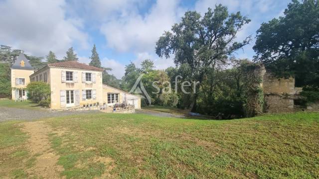 Proche castéra-verduzan - propriété de charme de 4ha