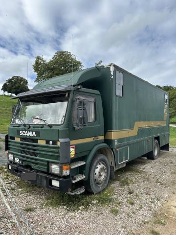 Camion chevaux scania 1988 –5 places chevaux + home car