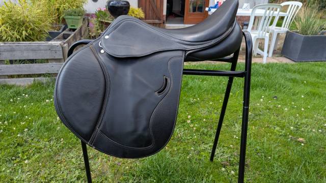 Selle éric thomas modèle : cso   taille : 17